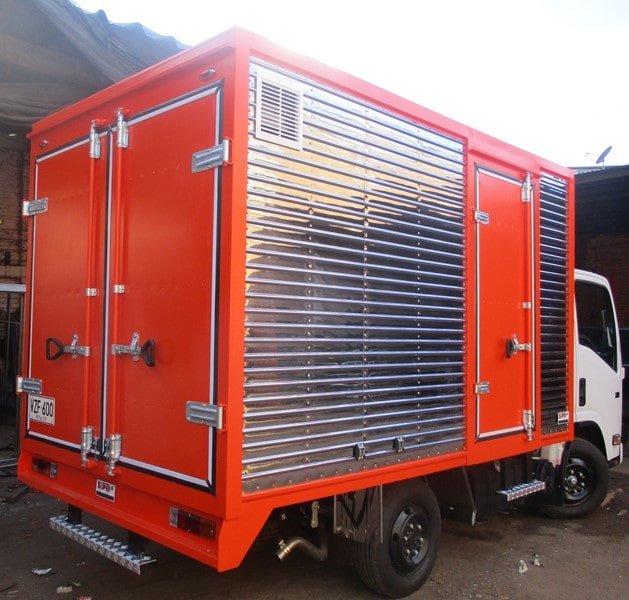 Furgón de carga seca FibroBarca – vista exterior